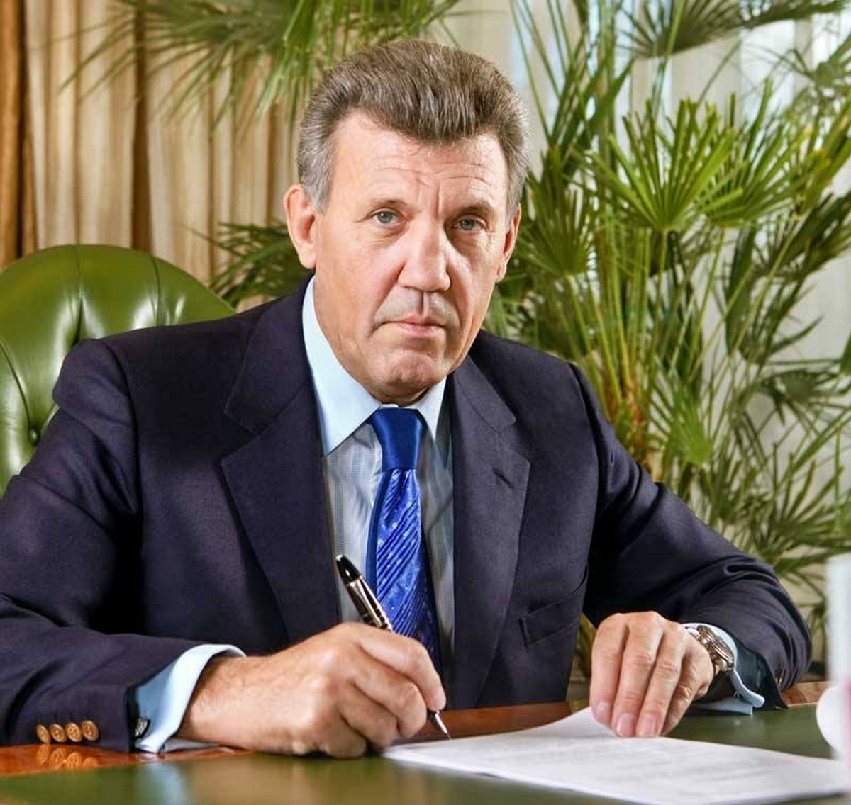 Уламкові поранення правого стегна отримав і екс-нардеп Сергій Ківалов, – ЗМІ. Його госпіталізували з венозною кровотечею до міської клінічної лікарні №10, звідти він виїхав до приватної клініки