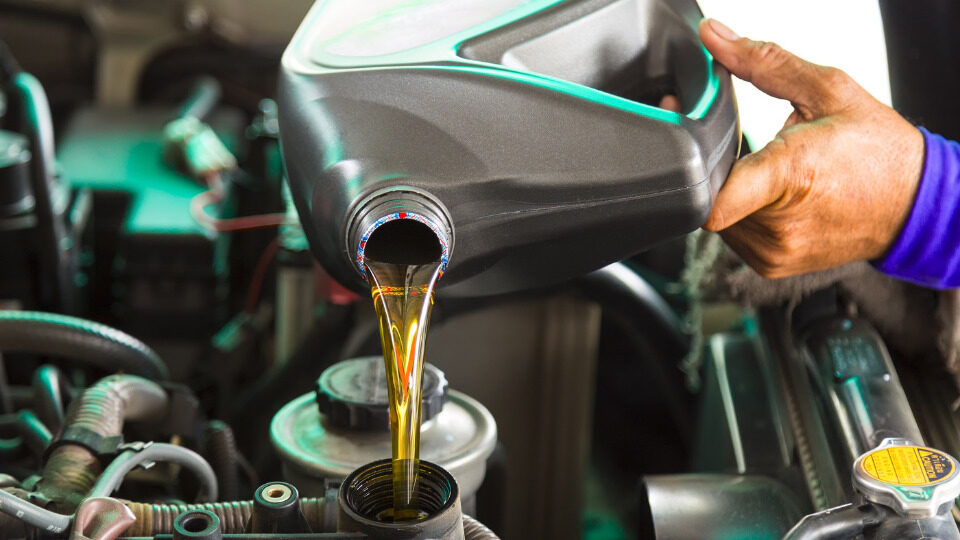 Какое масло лучше – Castrol или Motul?