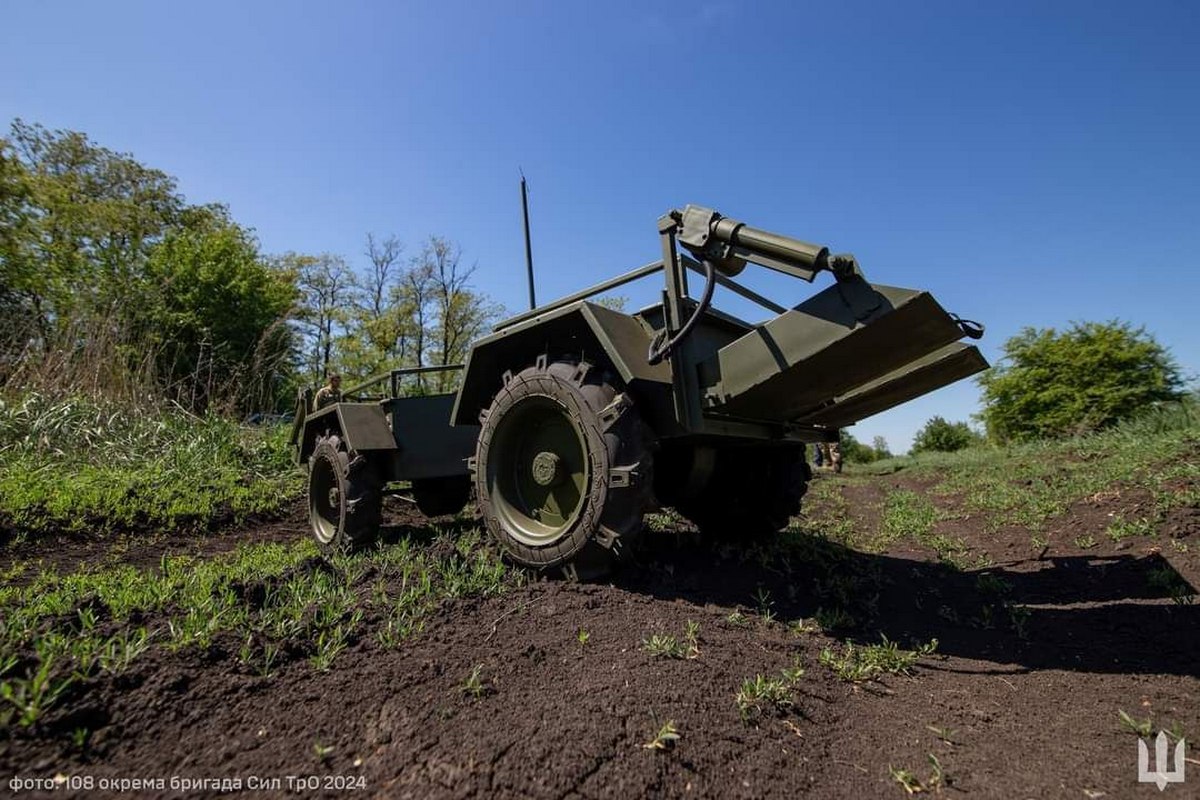 ЗСУ провели випробування багатофункціональних наземних дронів –що про них відомо