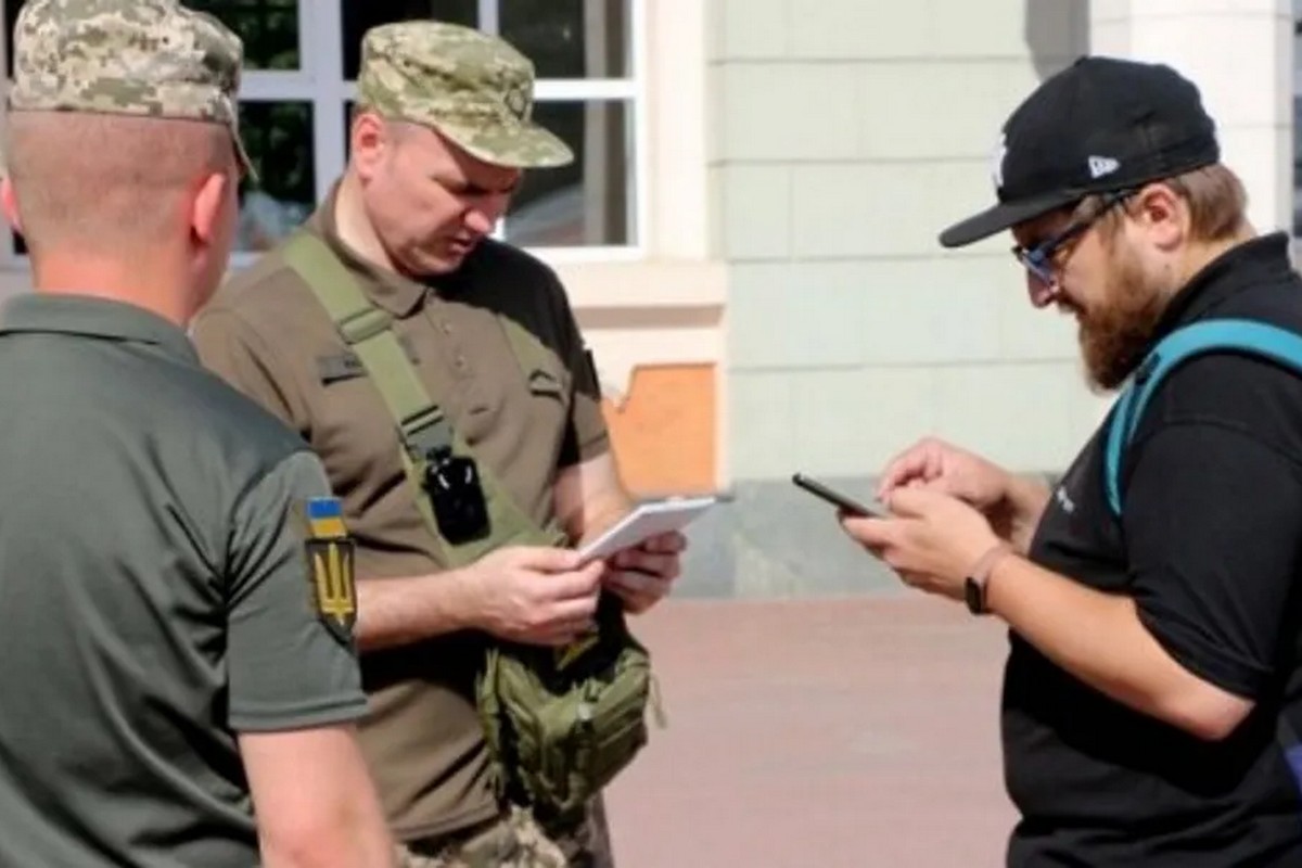 Чи можуть затримувати та доставляти в ТЦК чоловіків з оновленими даними – що треба знати