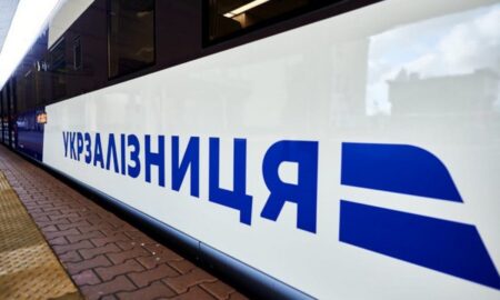 Укрзалізниця призначила додаткові поїзди у "пікові" дні - деталі