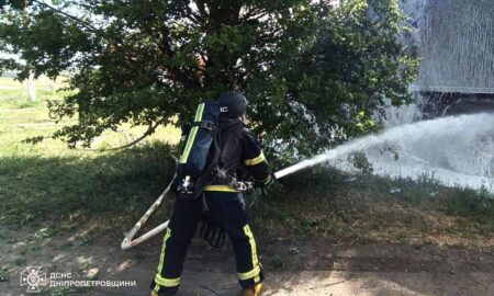 На Нікопольщині ворог атакував чотири громади та поранив рятувальника
