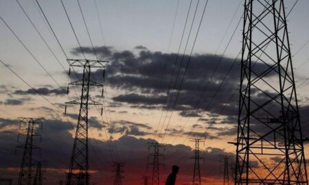 Окупанти вдарили по підстанції на сході України: відбулися відключення електроенергії та затримки поїздів