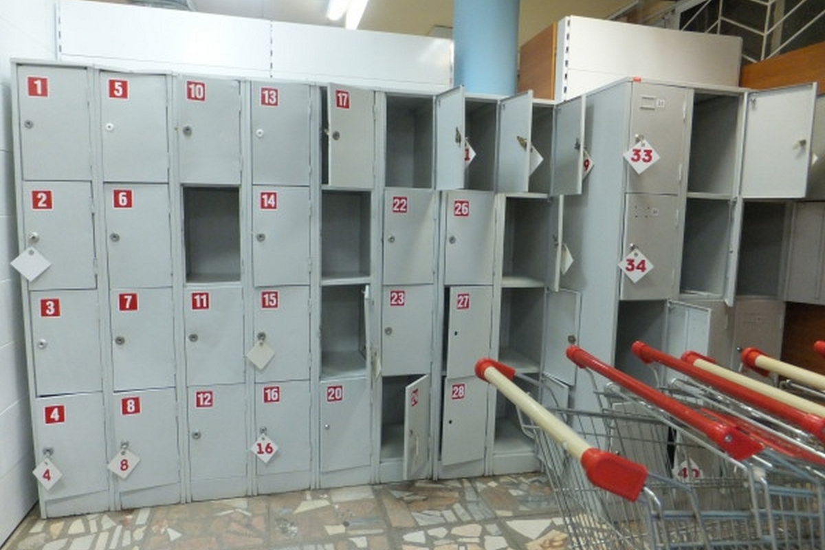 Як діяти, якщо вкрали речі із комірки схову у магазині