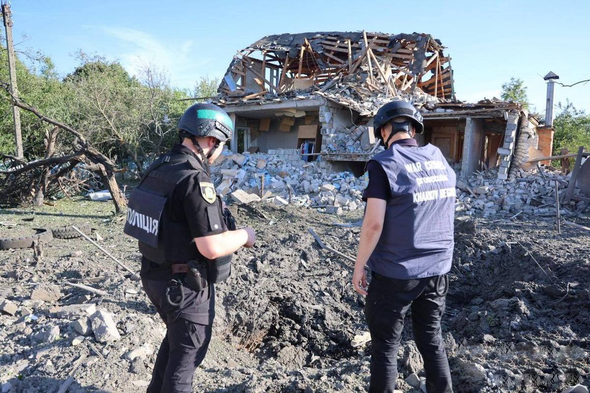 Обстріл Харківської області –  Нацполіція фіксує наслідки удару (фото)