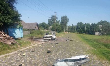 Окупанти атакували дроном авто поліцейських у Сумській області - є поранений (фото)