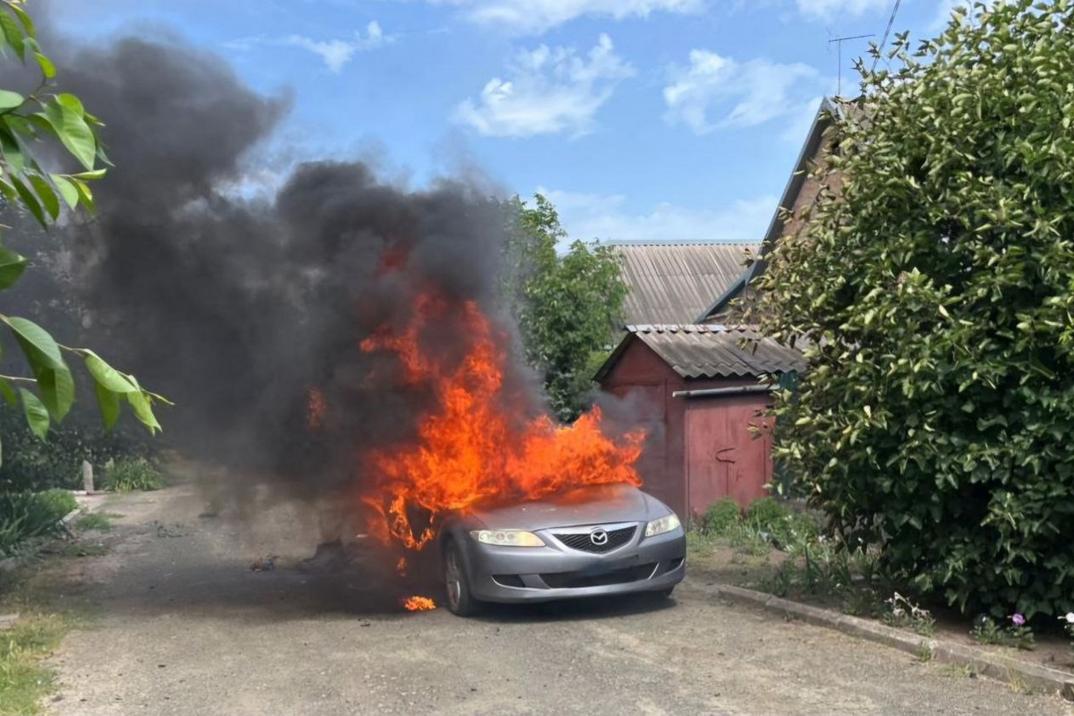 Нікополь у вогні: сьогодні ворог 13 разів обстріляв місто і район, є поранені, багато руйнувань