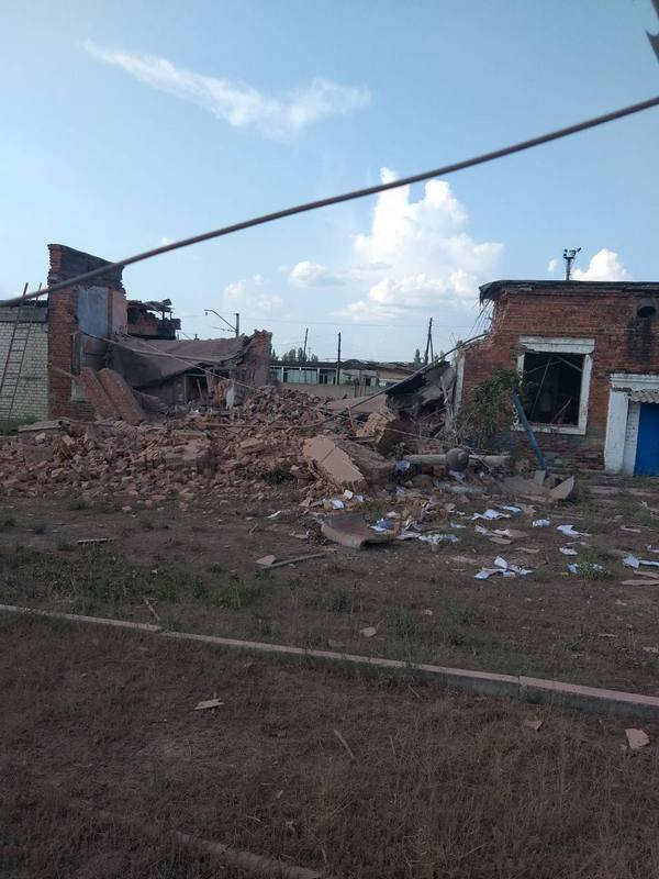 "Відновленню не підлягає... " - внаслідок ворожого обстрілу зруйновано адмінбудівлю "Укрзалізниці" в Лимані