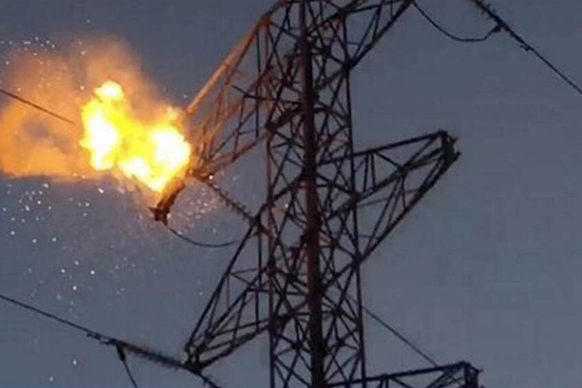 Окупанти обстріляли енергооб’єкти у двох областях України – спалахнули пожежі
