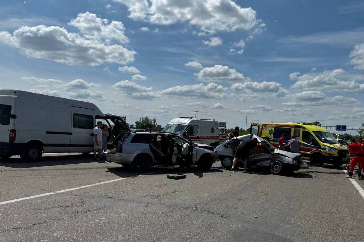 На Волині сталося ДТП, внаслідок якого загинула жінка та троє дітей отримали травми 1