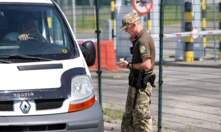 Виїзд з України - із 17 липня у всіх чоловіків призовного віку на кордоні перевірятимуть військовий квиток