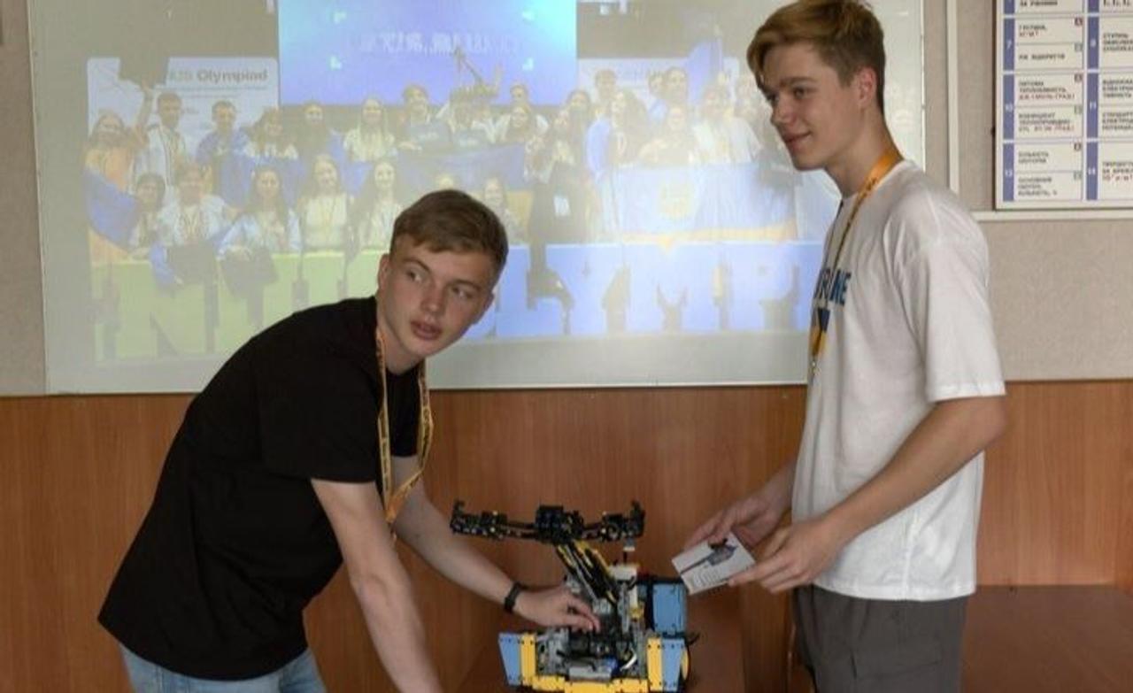 Хлопці з луцького ліцею перемогли у всесвітній олімпіаді в США з робототехники