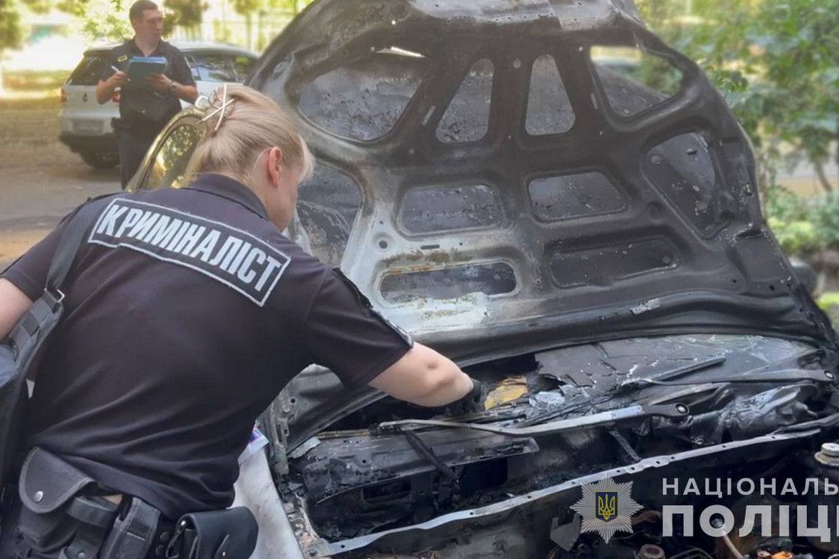 Підпалили понад 15 автівок військових: в Одесі затримали молодиків