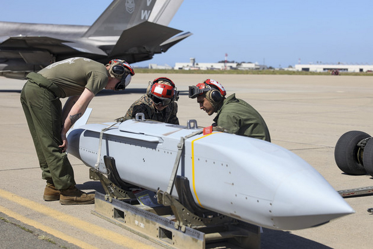 США передають Україні бомби для F-16 – на якій відстані вони можуть вражати цілі