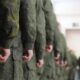 7 тисяч жителів окупованих територій підписали контракт з армією РФ від початку року: що змушує їх це робити