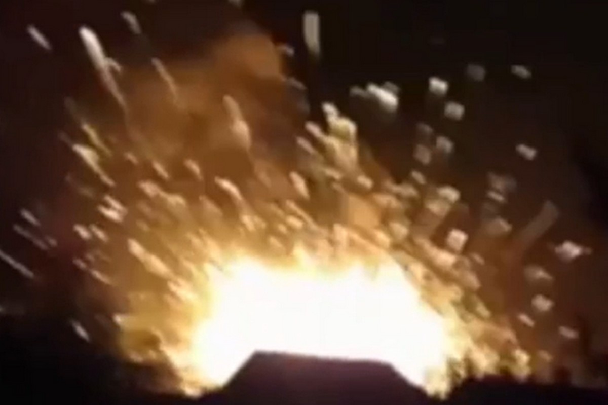 «Афігєть»: з’явилися відео, як вибухають 400 «Шахедів» на Росії, уражених Силами оборони України