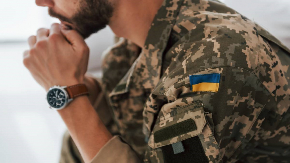 Звільнення зі служби в армії - які документи потрібні: повний перелік	
Під час воєнного стану за певних умов військовослужбовці мають право на 