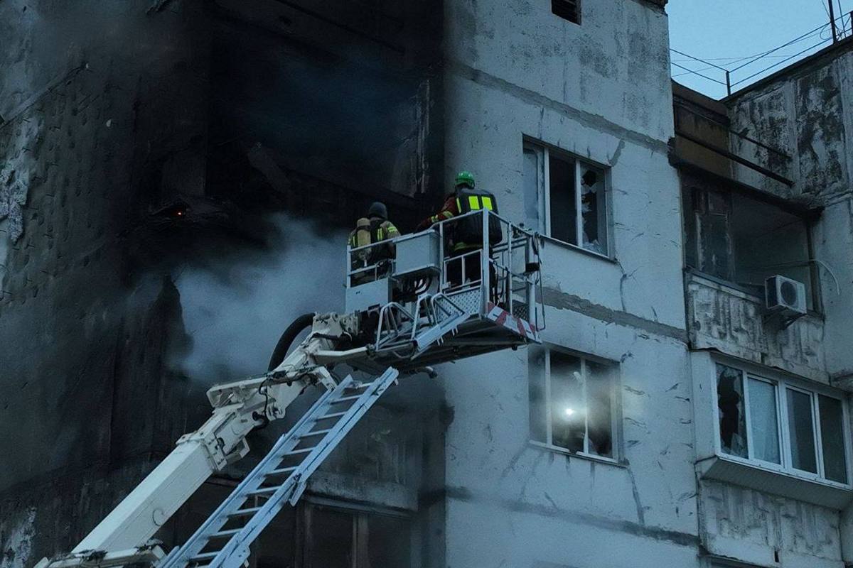 Атака по Києву 2 листопада – зафіксовано падіння уламків ворожих дронів, сталася пожежа