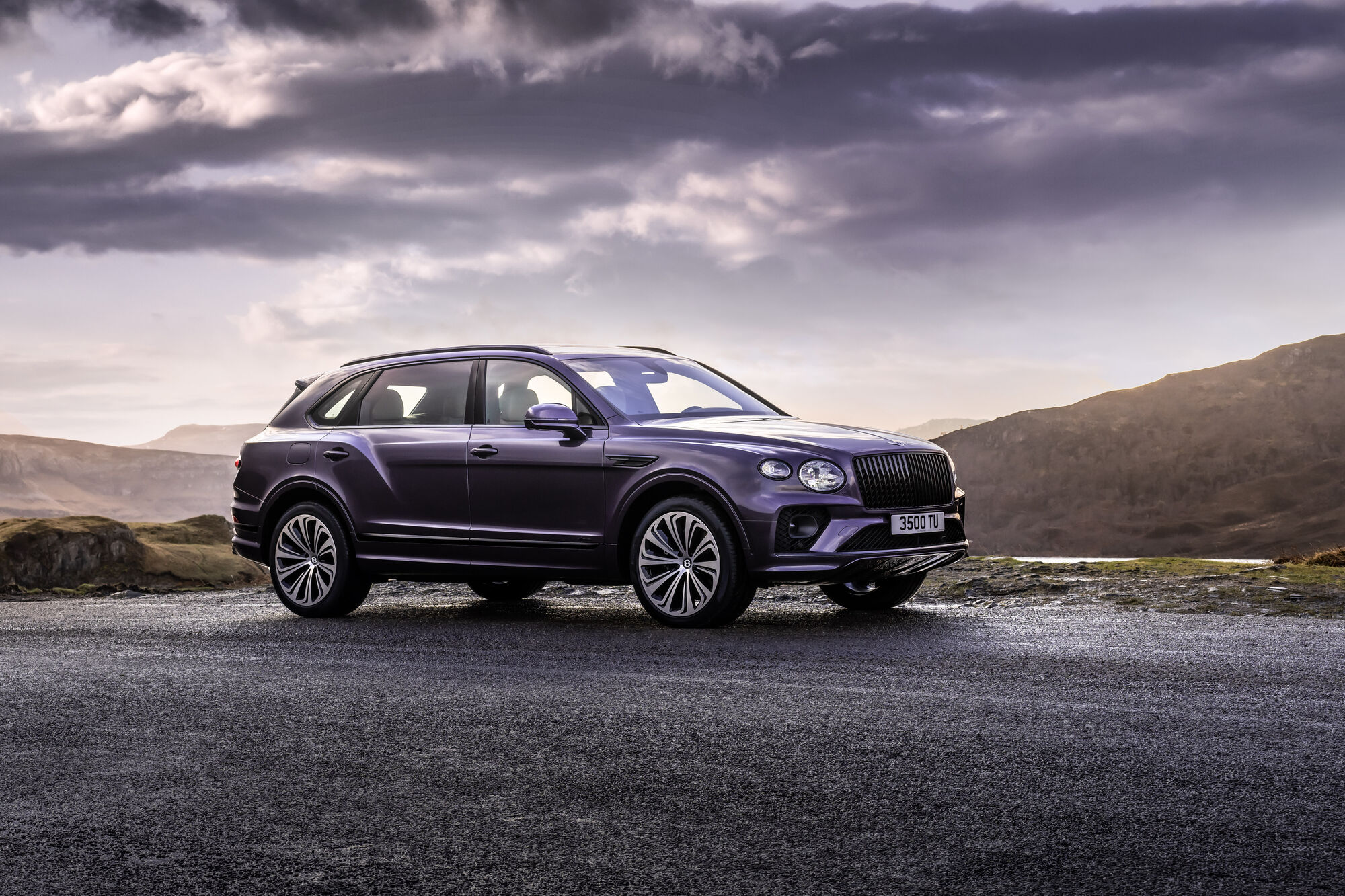 Bentley Bentayga EWB: поєднання простору, потужності та розкоші