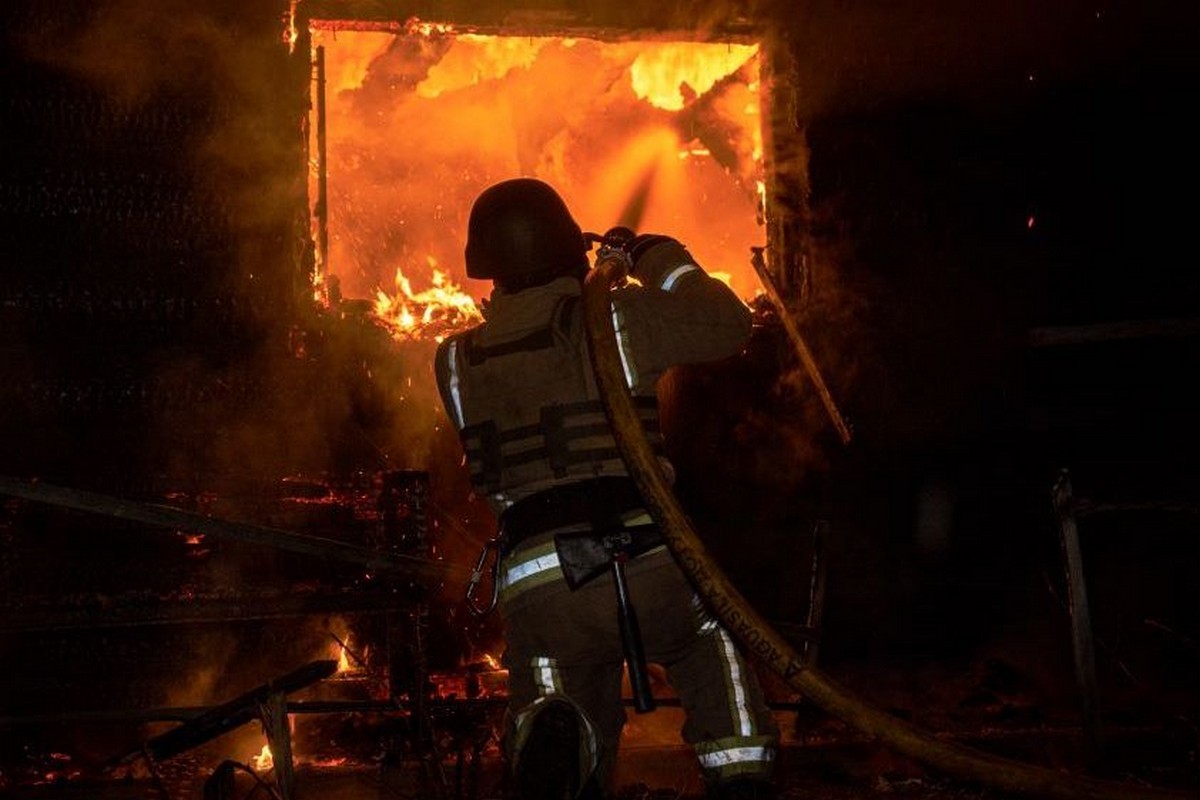 Нічна повітряна атака 13 січня: удар по дитячому оздоровчому центру, виникли пожежі, є поранені – все, що відомо (фото)