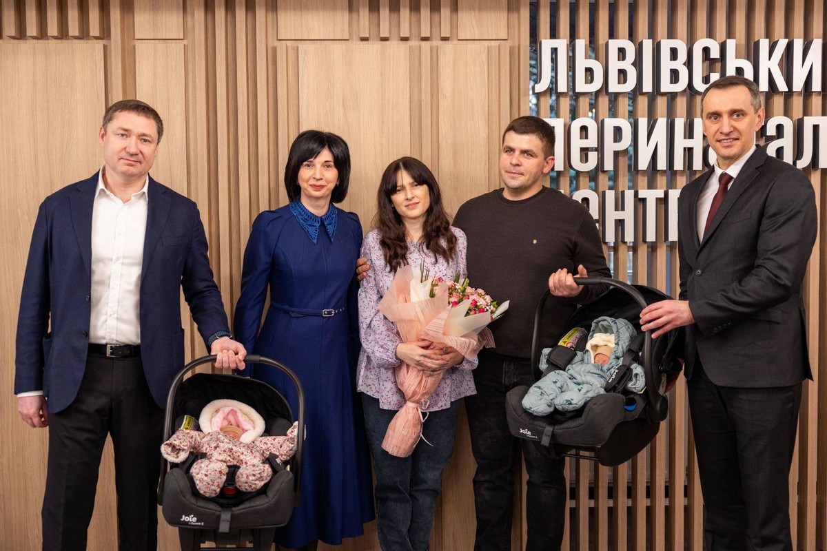 Матвій і Юстина: виписали двійнят,