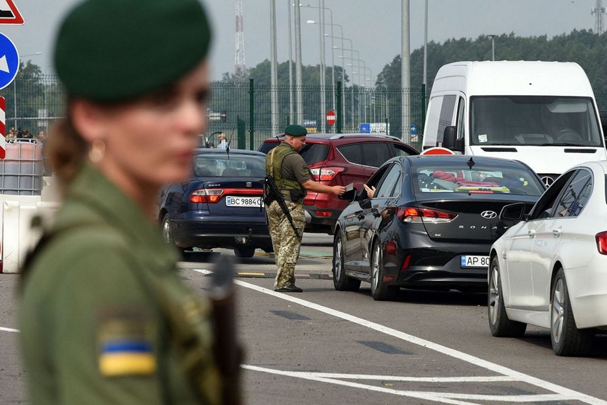 Чи хочуть українці виїхати з країни після відкриття кордонів – результати опитування