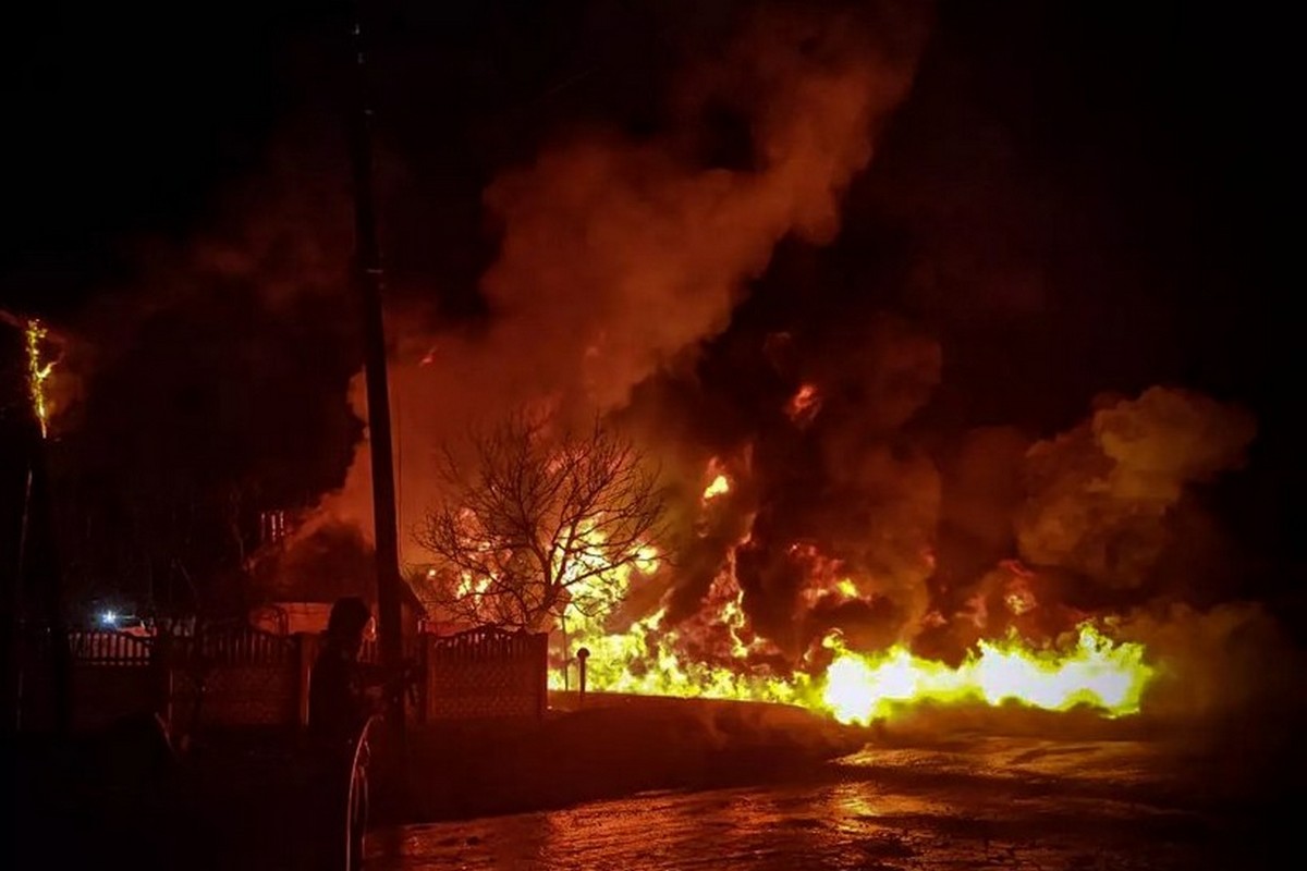 Двоє водіїв згоріли внаслідок жахливої ДТП на Миколаївщині за участю трьох автівок (фото)