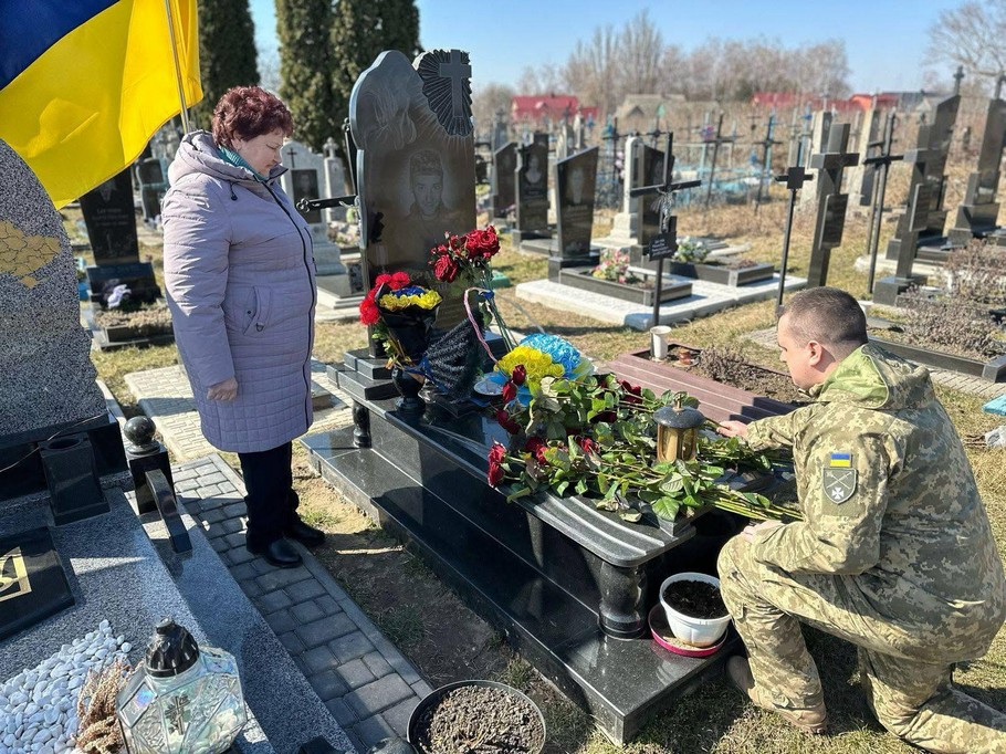 Раніше втратила двох дітей, він був єдиним сином: мама полеглого Героя передала Захисникам 24 FPV-дрони та DJI Mavic 3T