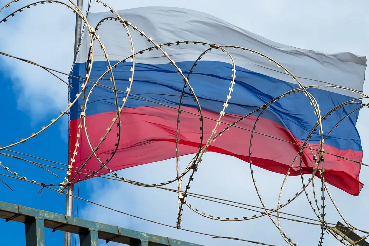 Сьогодні набули чинності жорсткі санкції проти РФ: що це означає