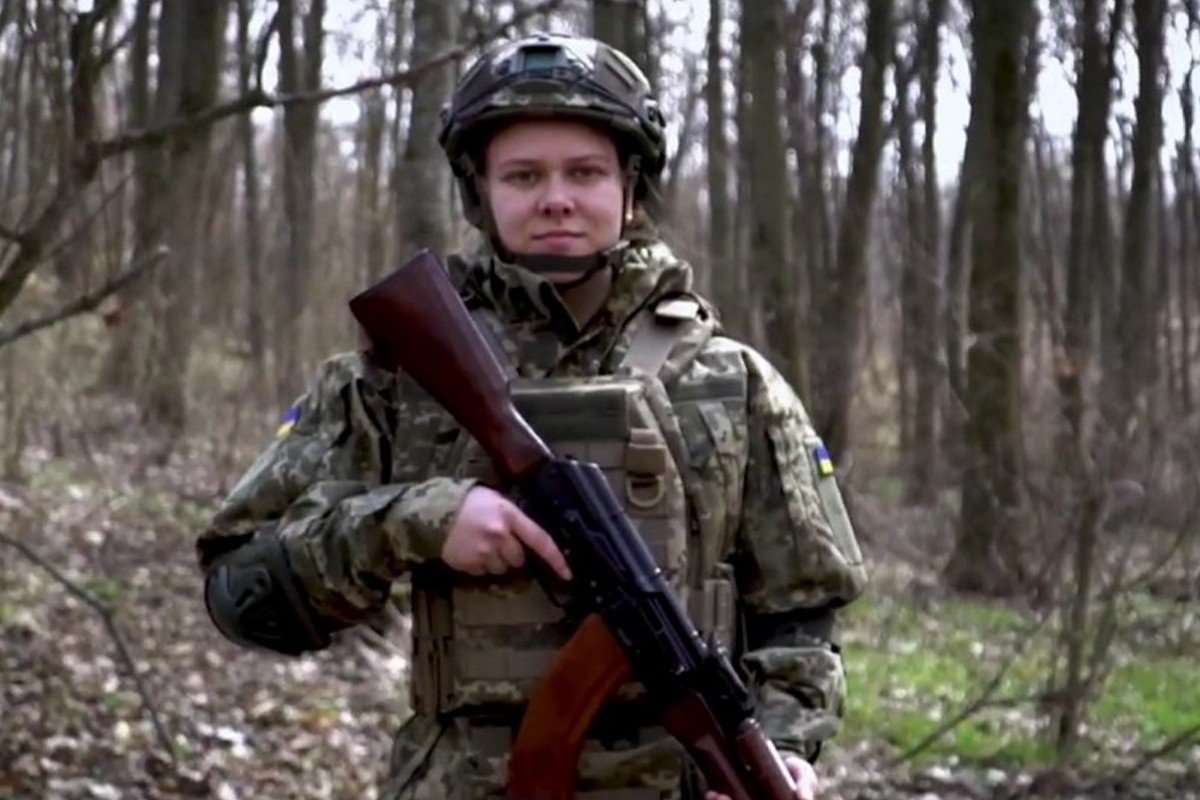 Перша дівчина долучилася до лав ЗСУ за «Контрактом 18-24» (відео)
