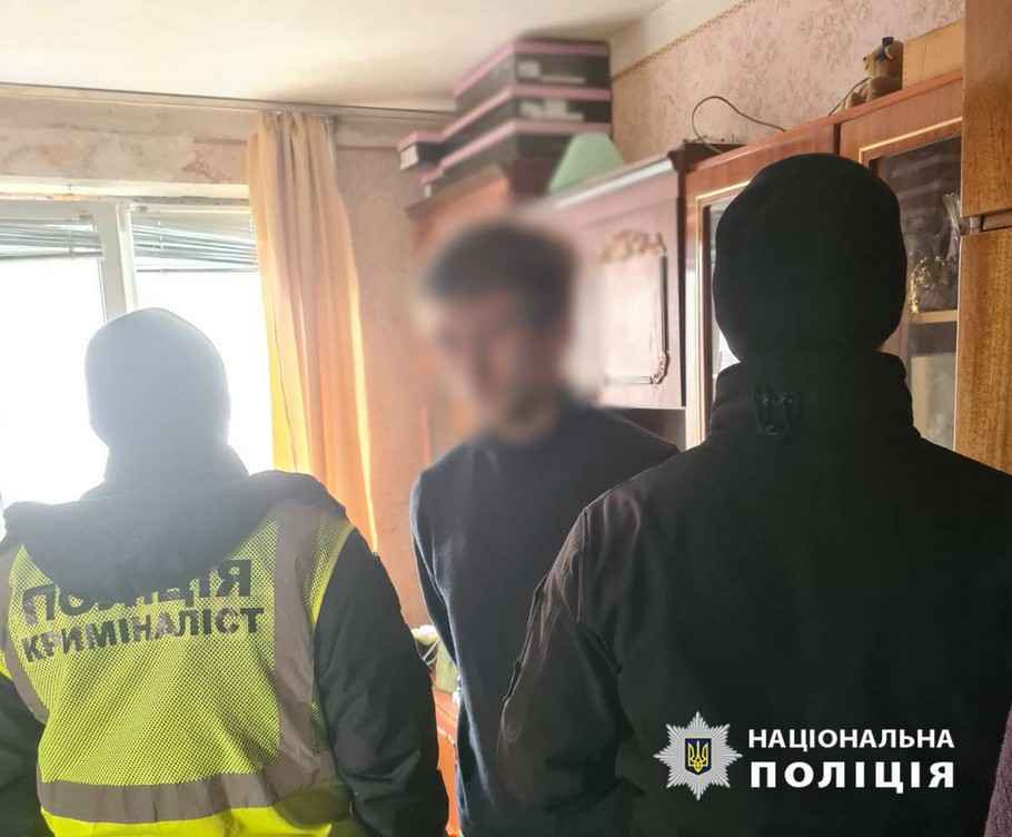 Намагалися підпалити приймальню депутата, тепер можуть сісти на 10 років – у Києві затримали двох підозрюваних