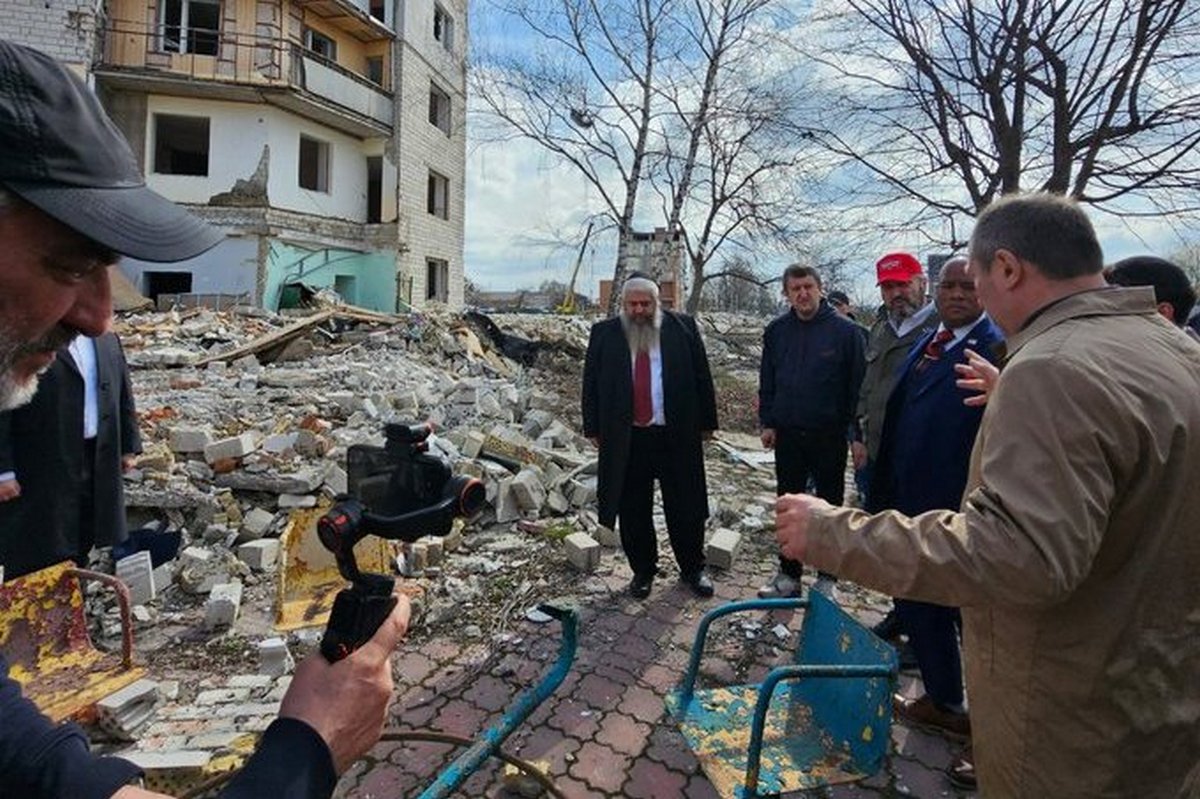 Духовний радник Трампа побував на місці удару по Кривому Рогу, сам Трамп зробив заяву щодо «бомбардувань»