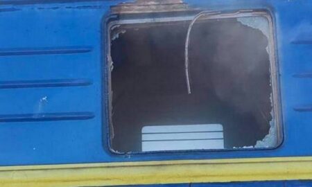 Окупанти прицільно обстріляли пасажирський потяг на Чернігівщині (фото)
