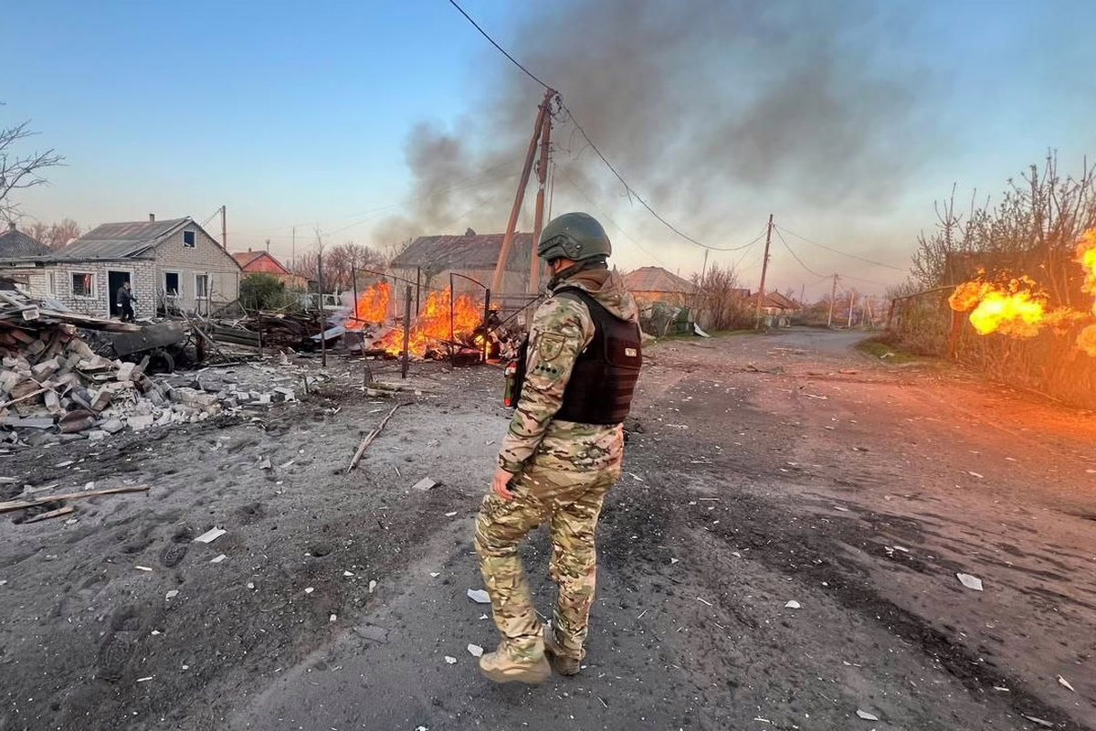 Нічна повітряна атака тривала до обіду 15 квітня: ворог запустив десятки безпілотників і ракету – що відомо