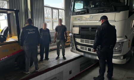 Намагався виїхати в цистерні з олією – ДПСУ затримала ухилянта з Одещини