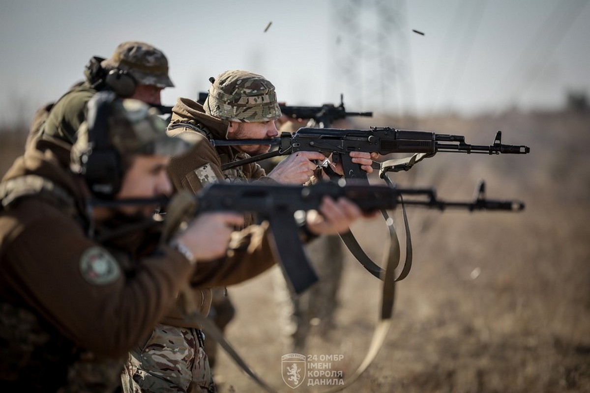 Обстановка на фронті 6 квітня: ворог просунувся у двох областях, втратив 1330 солдат