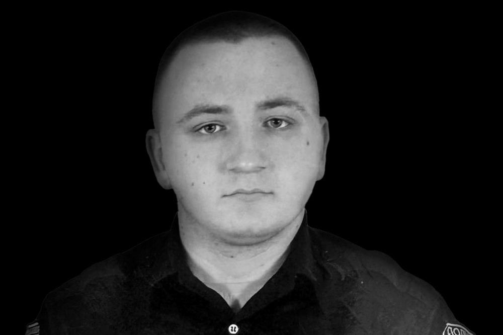 Жбурнув гранату у поліцейських, які прибули на сімейну сварку: на Миколаївщині загинув правоохоронець, ще троє поранені 1 Жбурнув гранату у поліцейських, які прибули на сімейну сварку: на Миколаївщині загинув правоохоронець, ще троє поранені
