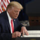 Трамп звільнив від мит телефони, комп’ютери та деякі інші види електроніки