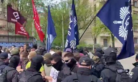 Протест проти ЛГБТ-фестивалю у Києві завершився бійкою (відео)