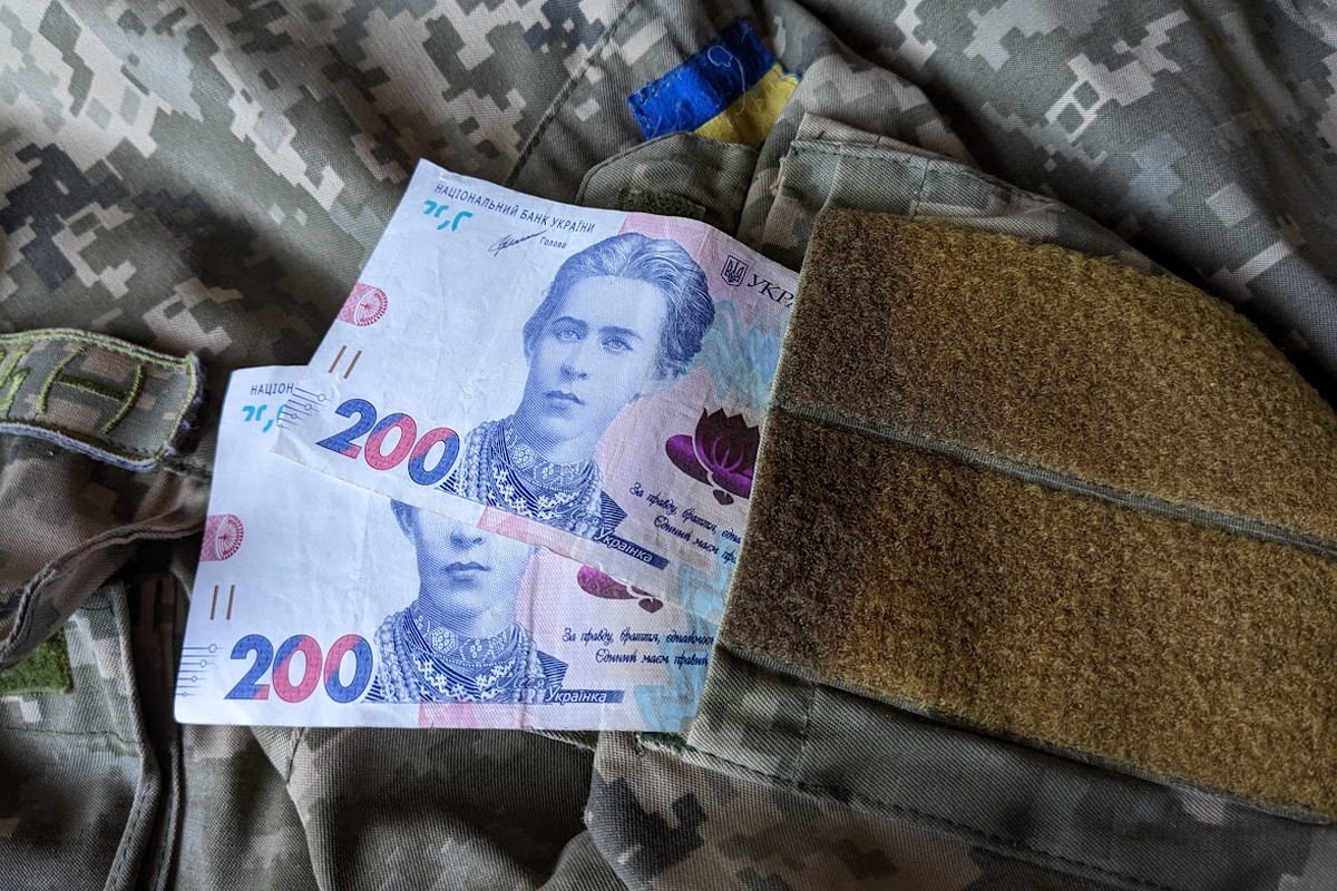 Допомога ветеранам і членам їх родин: хто і як може отримати 20 000 гривень