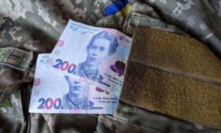Одноразові виплати для військових гарантовані державою у низці випадків. Розповідаємо про це детально.