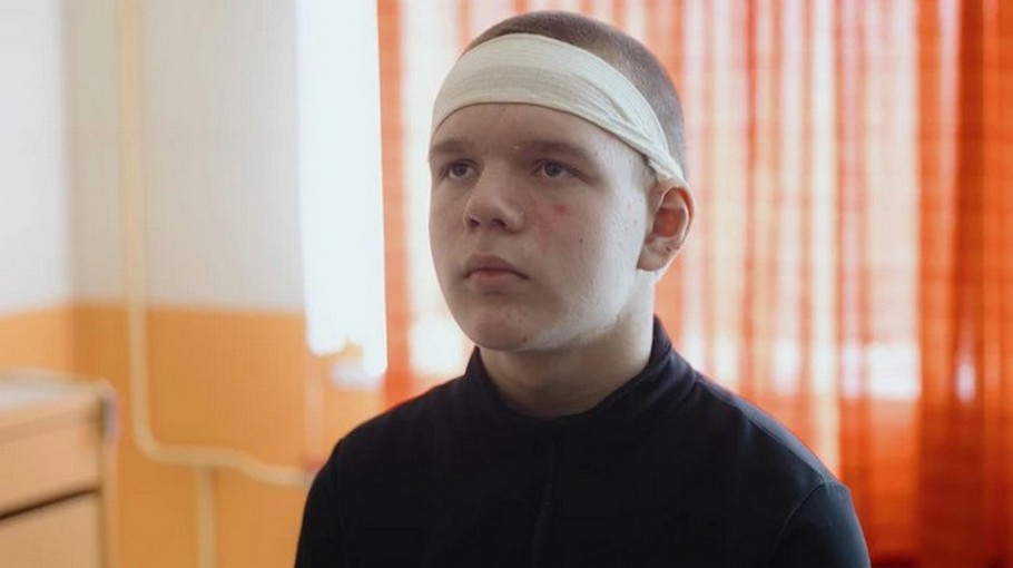 Тягнули двері з обох боків: як підліток і пенсіонер врятували людей з автобусу у Сумах 13 квітня