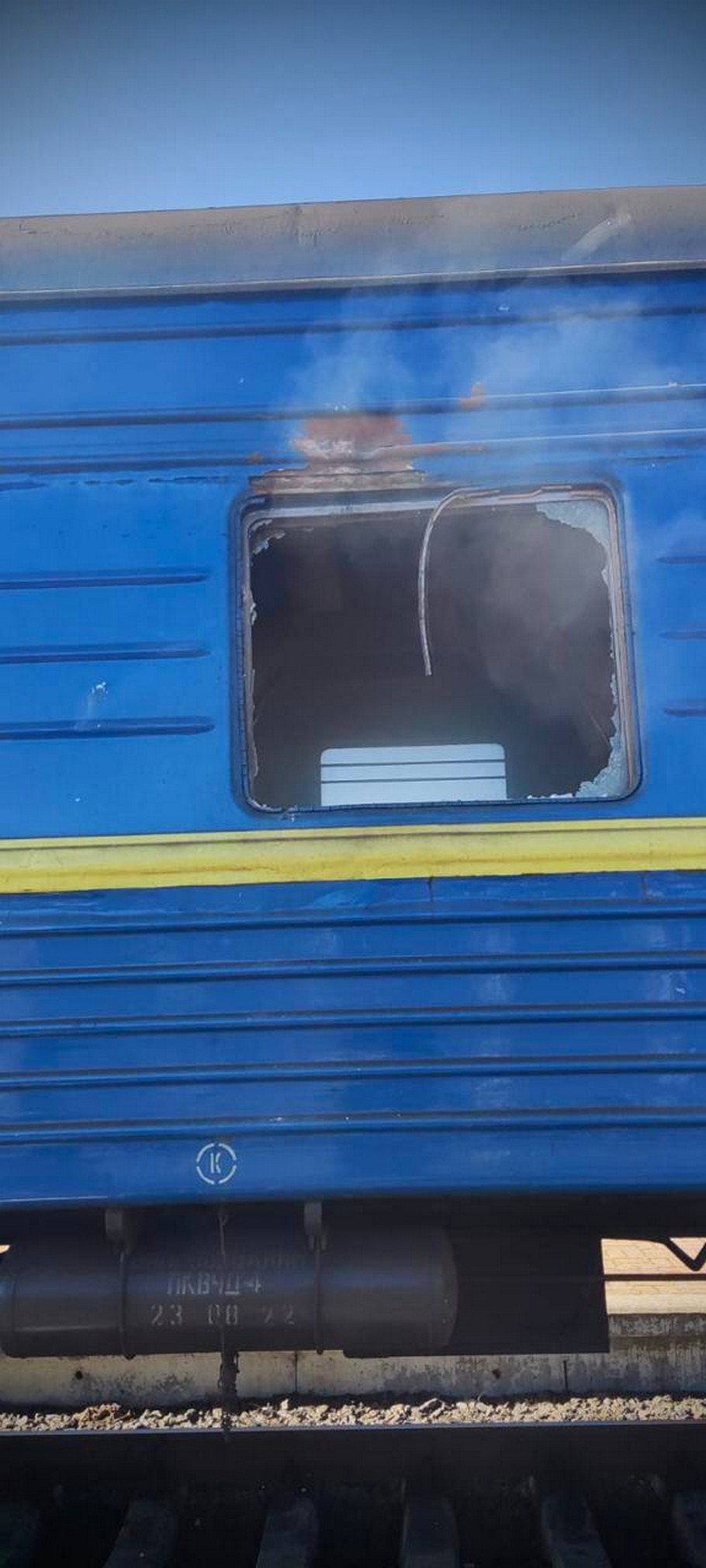 Окупанти прицільно обстріляли пасажирський потяг на Чернігівщині (фото)