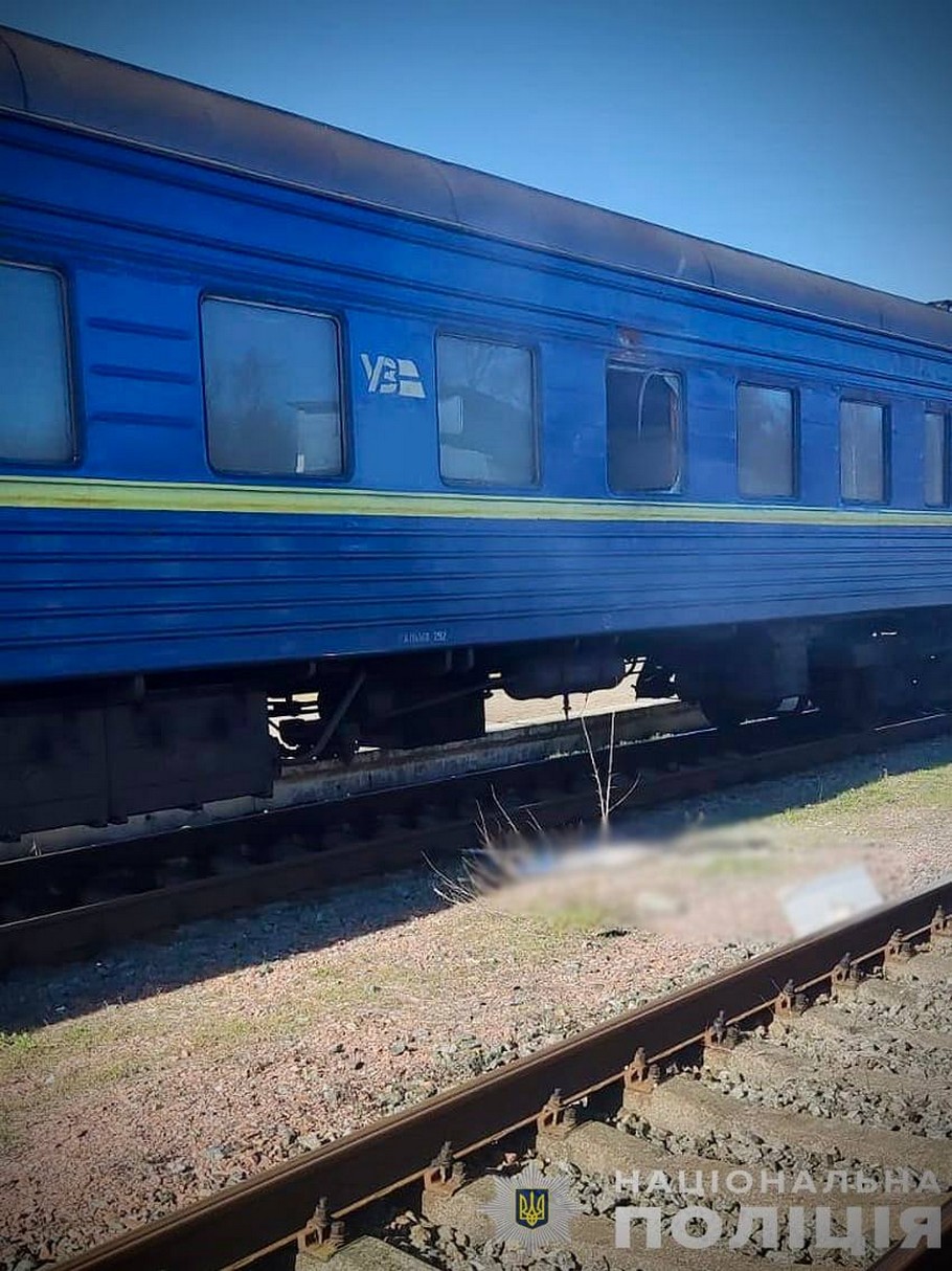 Окупанти прицільно обстріляли пасажирський потяг на Чернігівщині (фото)