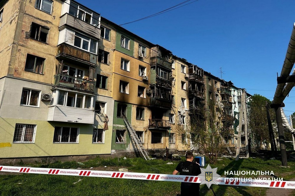 Масована нічна повітряна атака 25 квітня: серед загиблих і поранених діти, постраждав рятувальник – все, що відомо (фото)