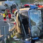 Автобус з українцями перекинувся у Варшаві біля аеропорту: що відомо (фото)