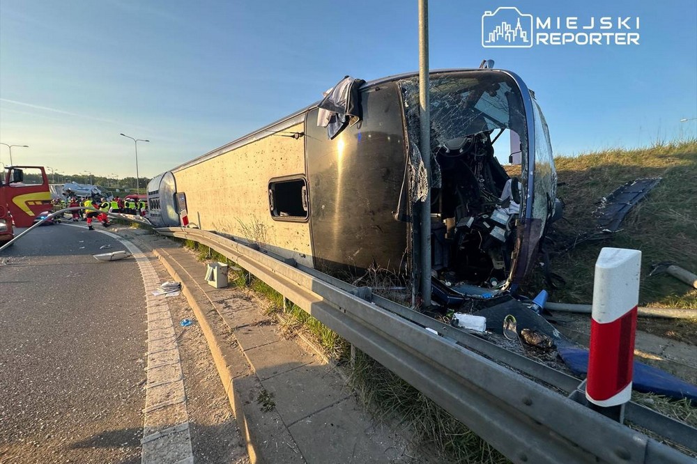 Автобус з українцями перекинувся у Варшаві