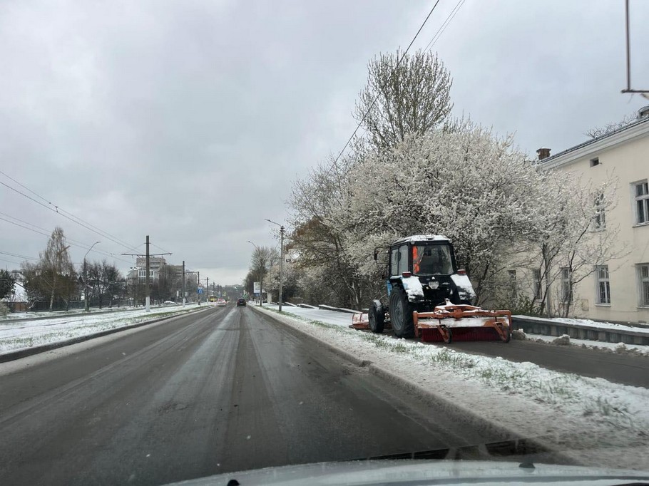 Україну засипає снігом: у які області повернулася зима у квітні (фото) Україну засипає снігом: у які області повернулася зима у квітні (фото)