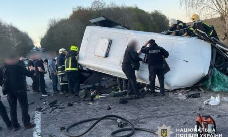Маршрутка зіштовхнулася з Renault: смертельна ДТП на Вінниччині