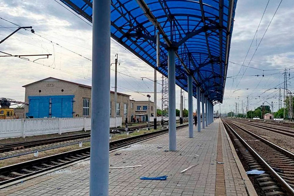 Нічна повітряна атака 28 травня: удари по залізниці, масштабні пожежі, є жертви, серед поранених діти – все, що відомо (фото, відео) 1 Нічна повітряна атака 28 травня: удари по залізниці, масштабні пожежі, є жертви, серед поранених діти – все, що відомо (фото, відео)